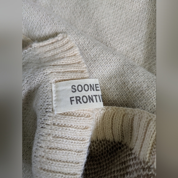 SOONER STATE FRONTIER STRIP Beige Tan Pineapple Fruit Embroidered Scarf - Picture 3 of 7